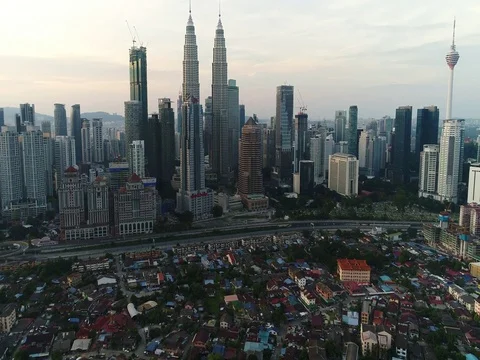 A contrast of development between high rise and low rise. Видео 80659973