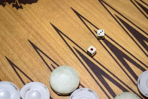 Contrast shoot of dice of backgammon under dim light Foto stock