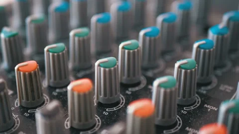 Control knobs on a sound mixing console 스톡 동영상 100873639