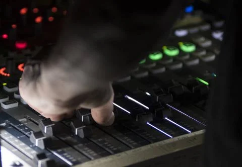  control in sound and audio engineering, mixing and mastering in the studi... Foto stock