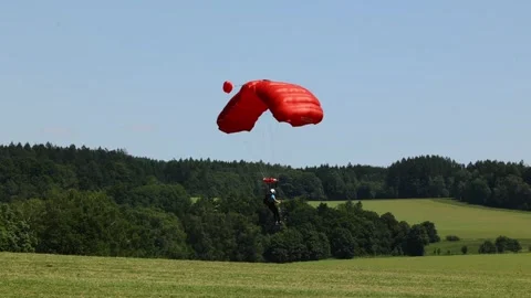 Controlled Parachute Flight with Smooth Descent Vídeos de archivo 327406136