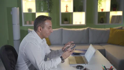 Controlling lights with an app in the smart home. Stock Footage 236125924