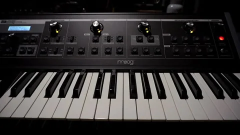 Controls light up on Moog synthesizer. Knobs adjusted. 스톡 동영상 319234575