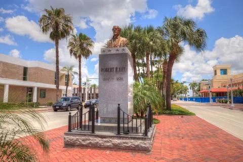 Controversial Robert E. Lee monument in downtown Fort Myers Stock Photos