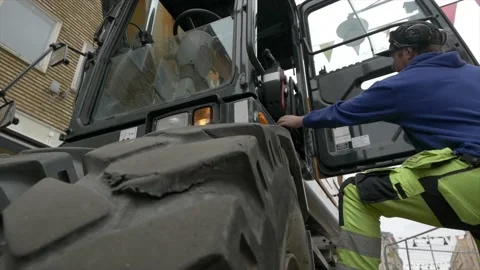 Contruction worker enters crane 2 Vídeo Stock 134657264