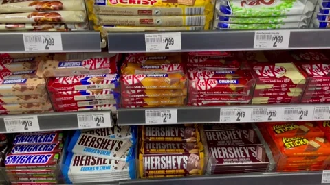 Convenient store aisle of chocolates Video stock 231572001