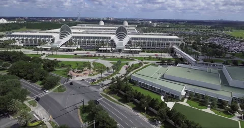 Convention center and palm lined boulevard in Orlando, Florida 스톡 동영상 64806273