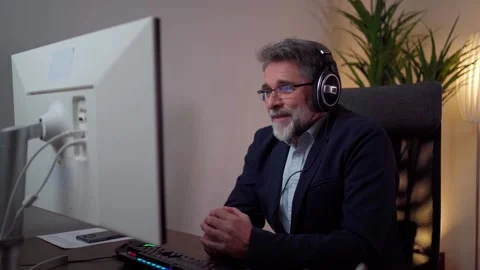 Conversation at work can be pleasant. Stock-Footage 268328122