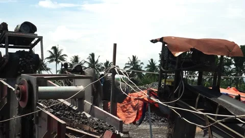Conveyor belt on a production machine Video stock 288932027