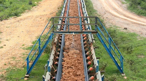 Conveyor belt transporting soil 库存影片 39668259