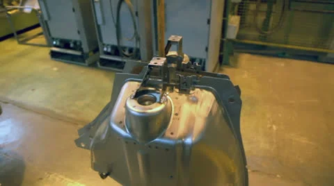 Conveyor transporter moves car components at factory workshop Vídeo Stock 24814644