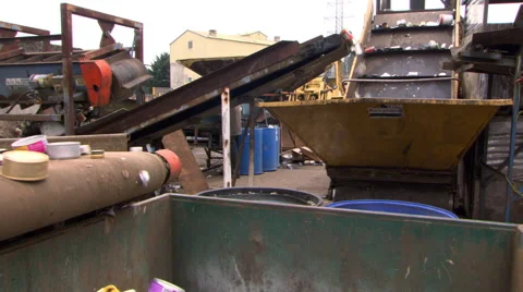 Conveyors separating metal from garbage at a recycling center 库存影片 59512988