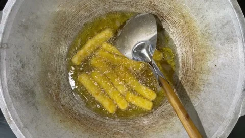 Coocking chicken nugget 스톡 동영상 155439566