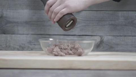 Cook adds pepper to ground beef Video stock 106631331