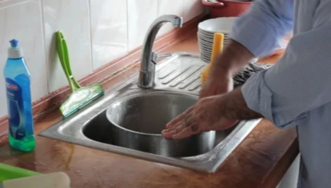 Cook cleans dishes Video stock 8485137