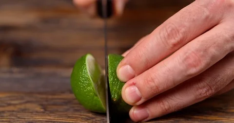 Cook cuts a lime in half Video stock 113084029
