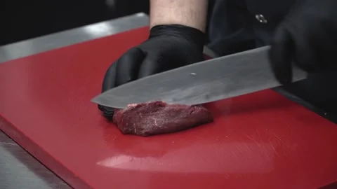 The cook cuts the meat 스톡 동영상 130520498