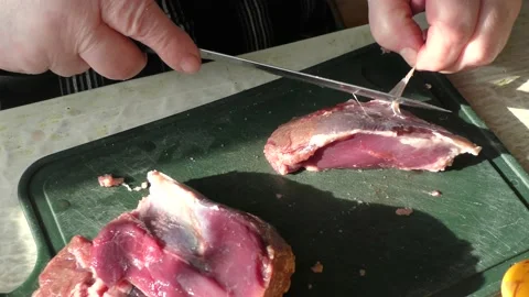 The cook cuts raw deer meat with a knife. healthy food concept Vídeos de archivo 151022953