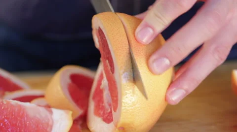Cook cutting grapefruit into slices Stock Footage 41011473