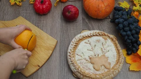 Cook a dinner chicken oranges.  Roasted Turkey. Thanksgiving, Christmas dinner. 스톡 동영상 257590507