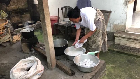 Cook fresh grated coconut to turning it into rich coconut oil  Stock Footage 320810992
