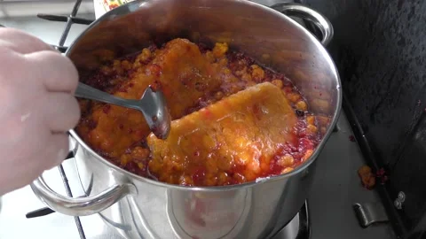 Cook makes jam from berries Vídeos de archivo 136633260