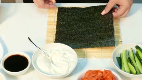 The cook makes a sushi roll. Fast moving. Video stock 88498040