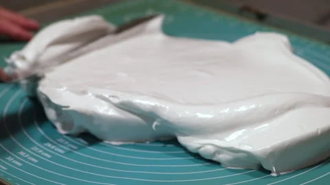 The cook making meringue cake. Video stock 271499814