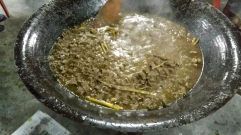 Cook meat in a large pan 3. Full HD Stock Footage 92235911