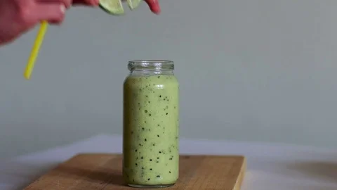 Cook or bartender preparing fresh green smoothie. Close up Video stock 70966845