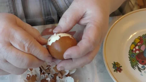 The cook peels the egg from the shell Stock Footage 194155923