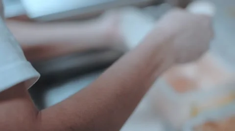 Cook prepares khinkali Vidéo 68201536