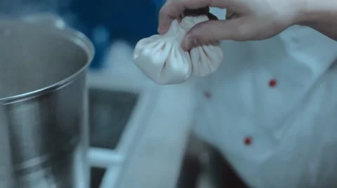 Cook prepares khinkali Vídeo Stock 68201554