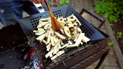 The cook prepares potato chips with salad and delicious sauce. 4K shooting Stock Footage 132719472