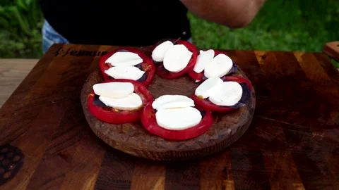 The cook prepares potato chips with salad and delicious sauce. 4K shooting Video stock 132722081