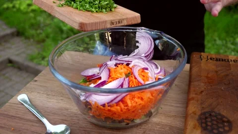 The cook prepares potato chips with salad and delicious sauce. 4K shooting Stock Footage 132722364