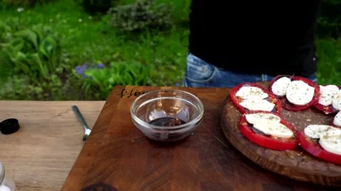 The cook prepares potato chips with salad and delicious sauce. 4K shooting Video stock 132723406