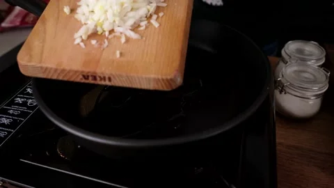 The cook prepares potato chips with salad and delicious sauce. 4K shooting Stock Footage 132724796