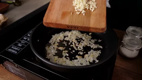 The cook prepares potato chips with salad and delicious sauce. 4K shooting Stock Footage 132725409