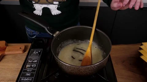The cook prepares potato chips with salad and delicious sauce. 4K shooting Stock Footage 132728353