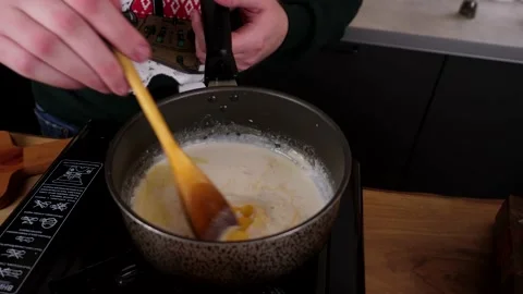 The cook prepares potato chips with salad and delicious sauce. 4K shooting Stock Footage 132728893