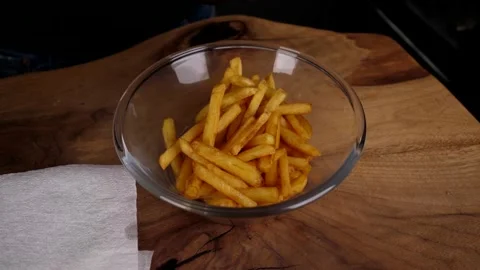 The cook prepares potato chips with salad and delicious sauce. 4K shooting Stock Footage 132731491