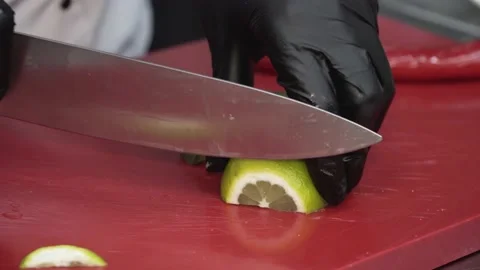 The cook slices lime, close-up 스톡 동영상 130520507