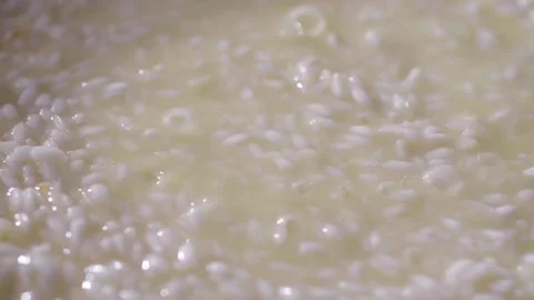 The cook stirring risotto in the frying pan, slow motion. Video stock 152154526
