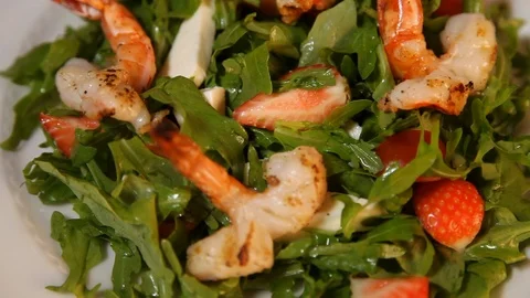 Cook watered sauce balsamic arugula, strawberries, cherry tomatoes, mozzarella Stock Footage 123710712