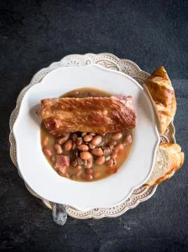 Cooked beans with ribs Stockfoto's