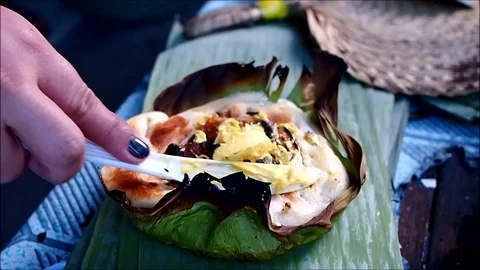 Cooked bibingka or ground rice cake Video stock 99020958