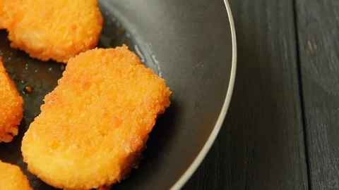 Cooked chicken nuggets in frying-pan Video stock 70088612
