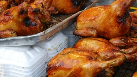 Cooked chicken on the stall Stock-Footage 107727133