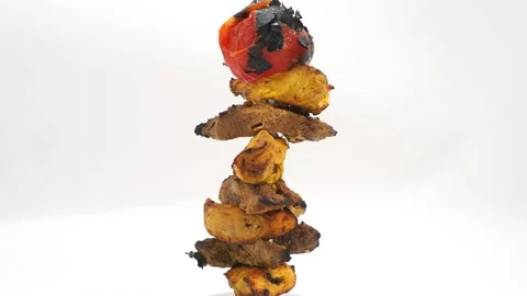 Cooked Pieces Of BBQ Meat Rotating on A Skewer, UK Vídeos de archivo 229118123
